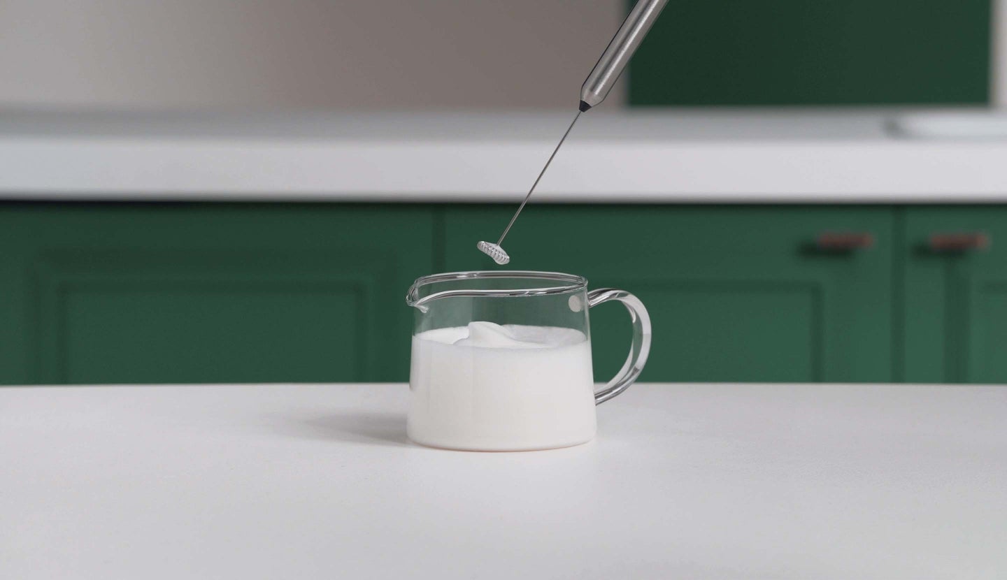 Aprende como espumar leche con una batidora
