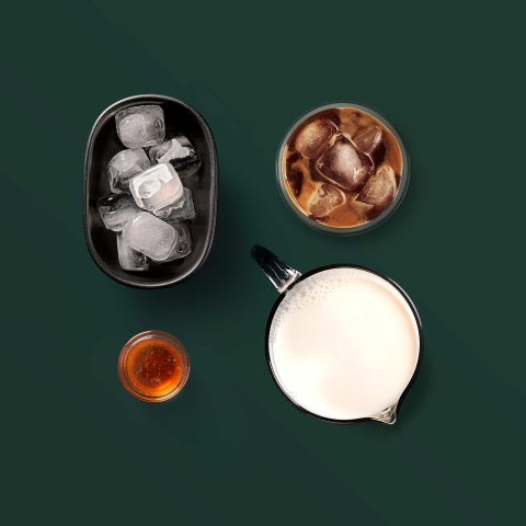 Ledová káva s ovesným mlékem a medem