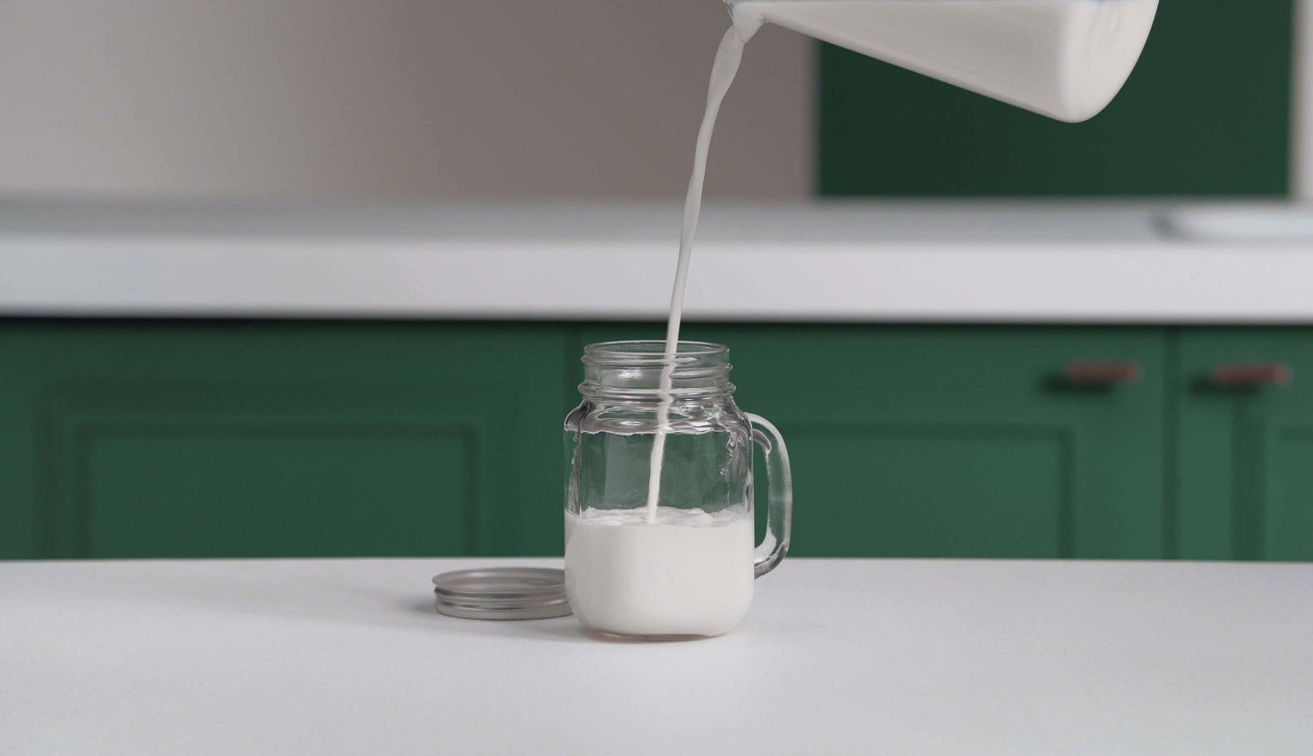 Cómo hacer espuma de leche con un tarro